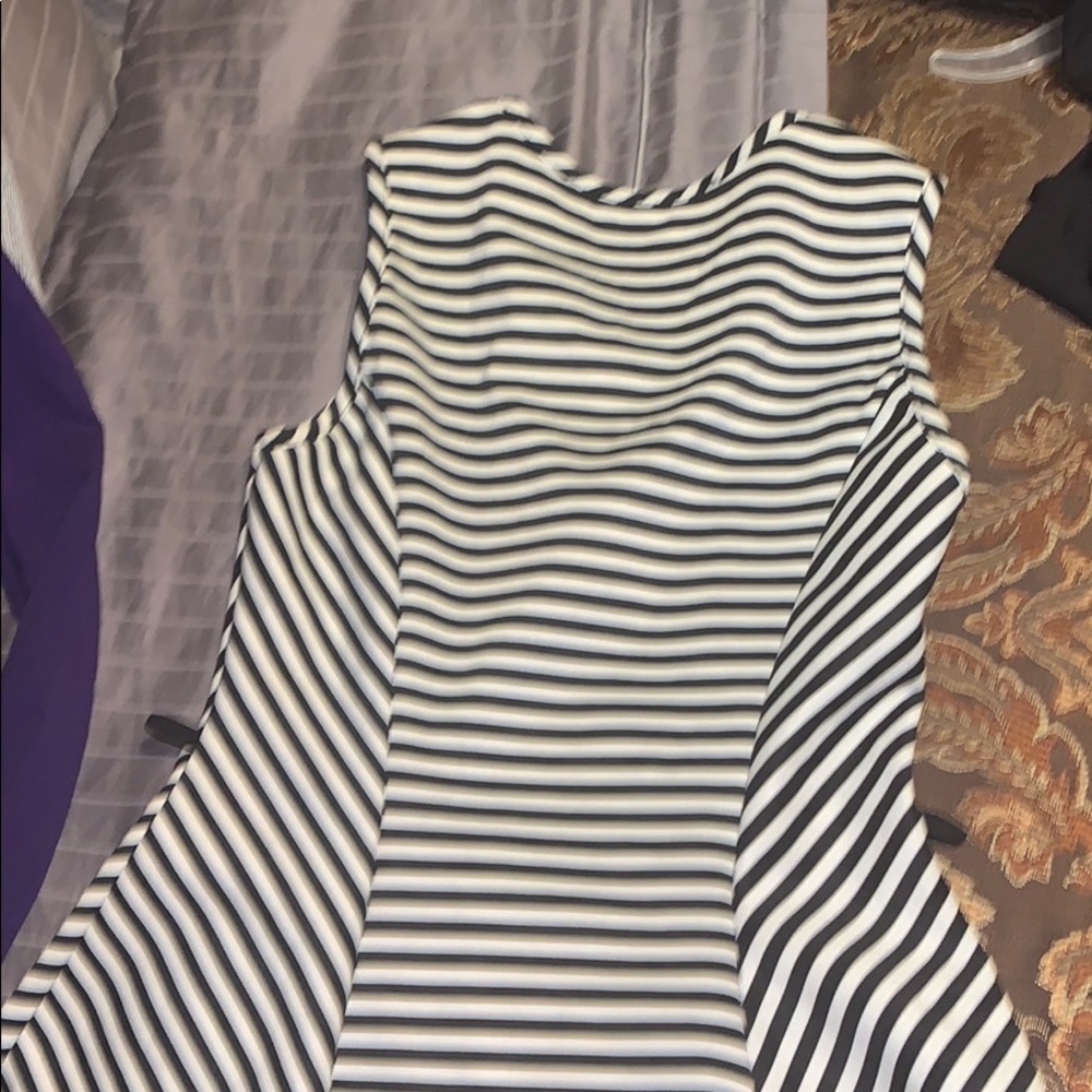 Agaci Tee - Picture 2 of 2